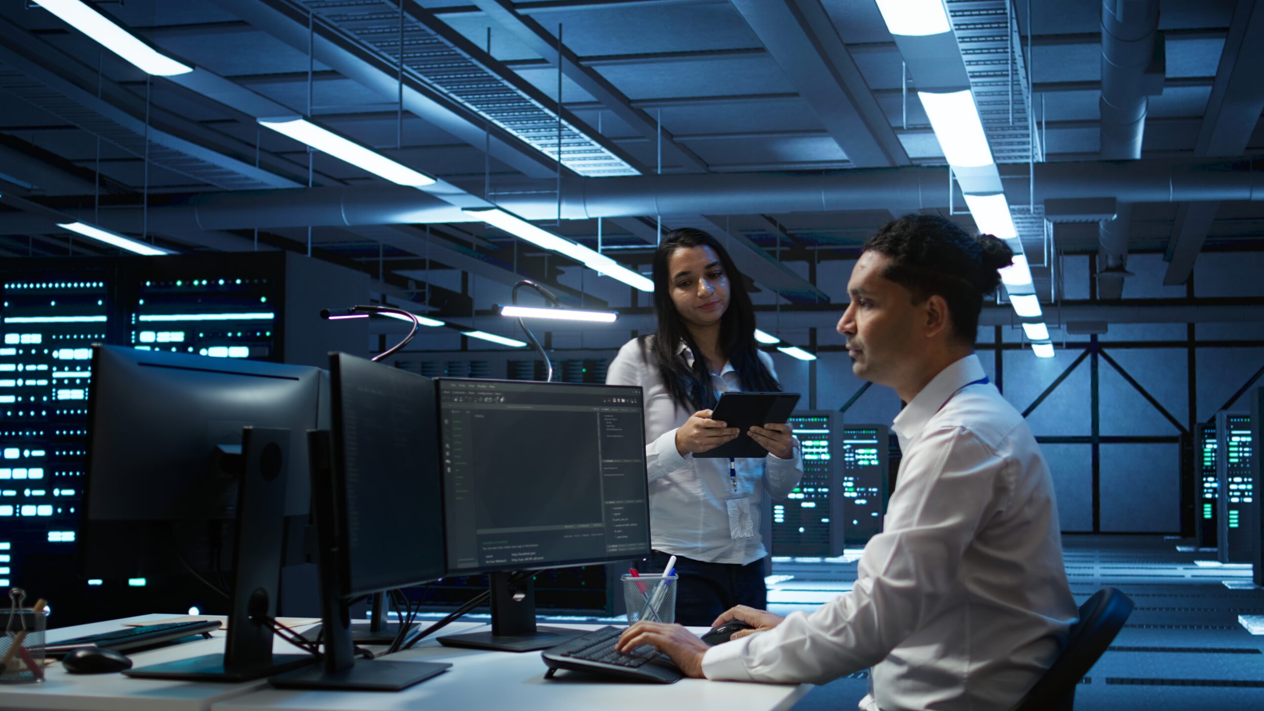 IT Professionals Collaborating in a Modern Data Center Environment